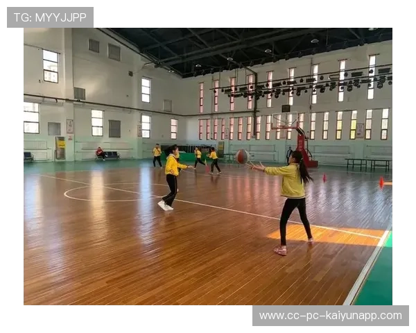 琑员如何在比赛中提高接球瞬间的第一触与推进效率，接球要领